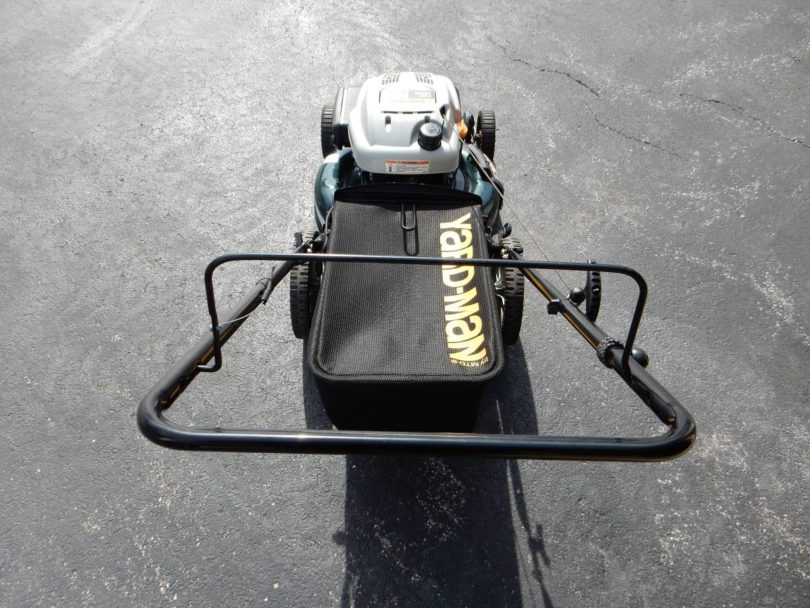 00101 aSsB2pGFzPM 0CI0t2 1200x900 810x608 Barely Used MTD Yard Man 21 push mower for Sale