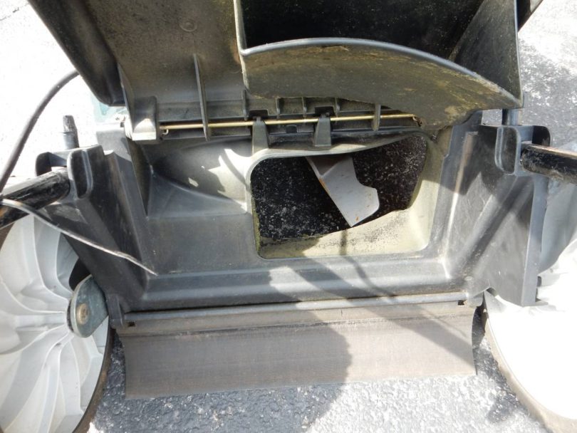 00i0i 5ZQhB37CFBa 0CI0t2 1200x900 810x608 Barely Used MTD Yard Man 21 push mower for Sale