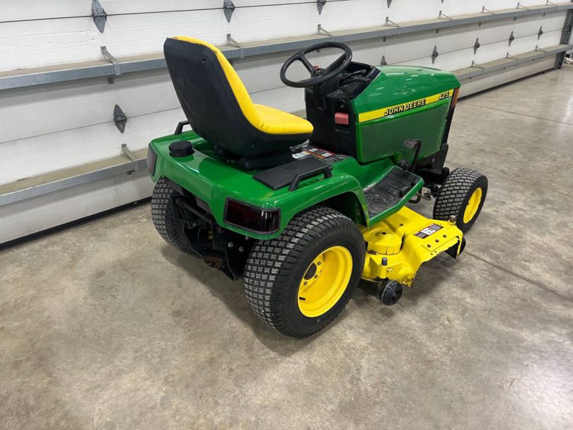 00o0o bE9xOAaLLbU 0CI0t2 1200x900 810x608 1999 John Deere 425 with 54” deck for sale