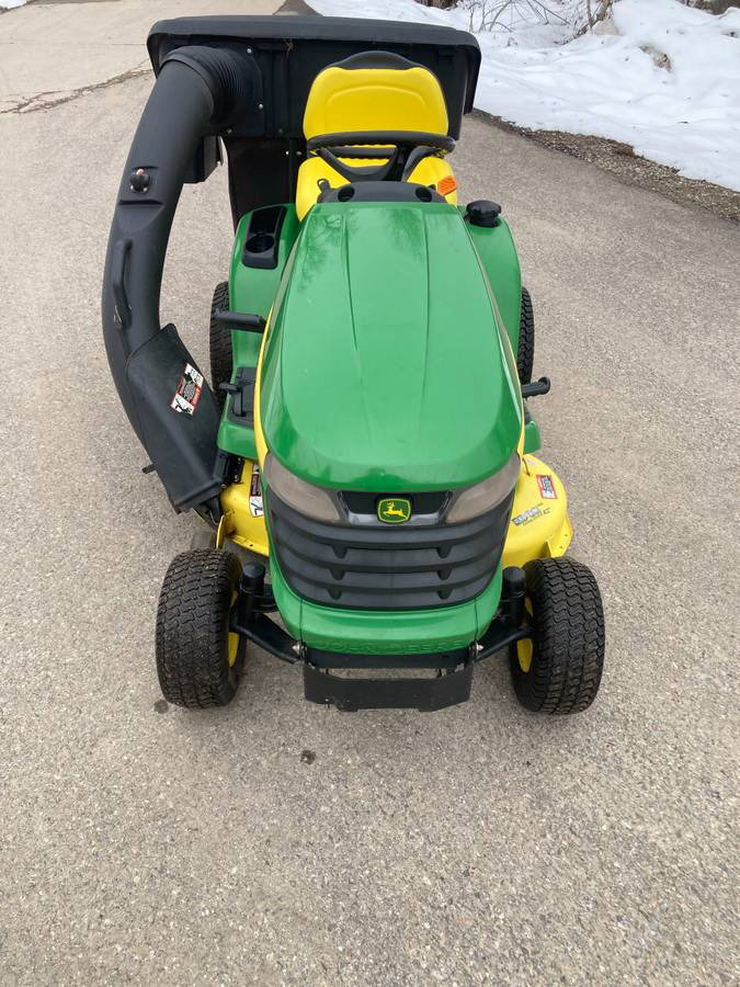 65A38CCF 1C5E 4B5B 8F02 6B5E3DBC0DE6 2007 John Deere X304 riding lawnmower for sale