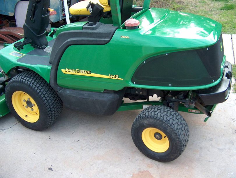 00a0a irXx4Rt276i 0AE0rC 1200x900 810x611 John Deere 1445 Diesel Commercial Riding Mower for Sale