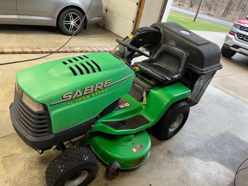 00d0d 32y55yeXjAc 0CI0t2 1200x900 810x608 John Deere Sabre 42” Riding Lawn Mower with Bagger For Sale