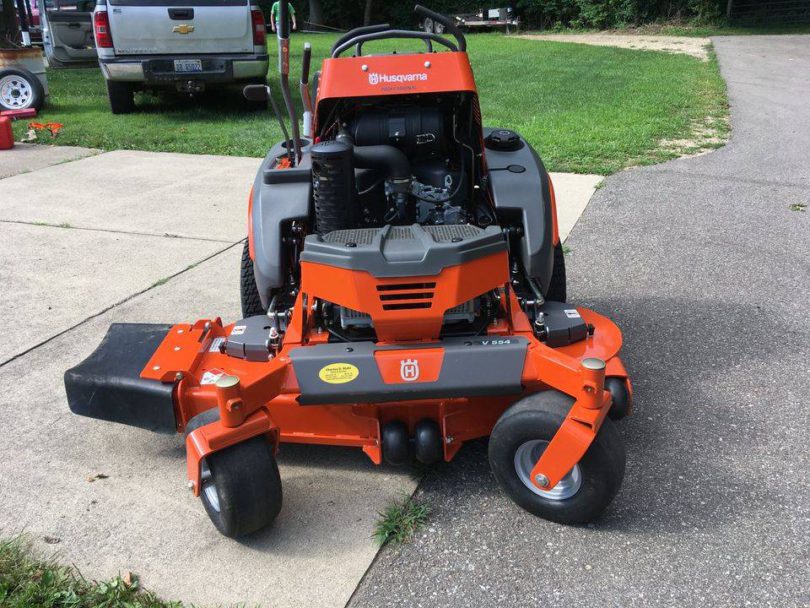00p0p 5gretY9bJBe 0fu0bC 1200x900 810x608 Husqvarna V554 Stand On Zero Turn Mower for Sale