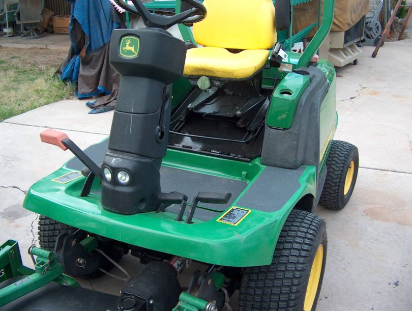 01313 lK83tjfQ3Fl 0AE0rC 1200x900 810x611 John Deere 1445 Diesel Commercial Riding Mower for Sale
