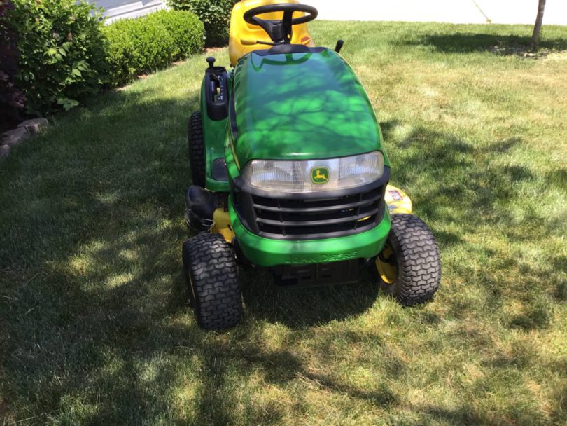 00909 aql5SFxe0y2 0CI0t2 1200x900 810x608 2006 John Deere 102 Riding Lawn Mower for Sale