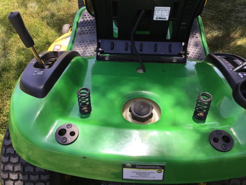 00v0v iMKDtXnenuS 0CI0t2 1200x900 810x608 2006 John Deere 102 Riding Lawn Mower for Sale