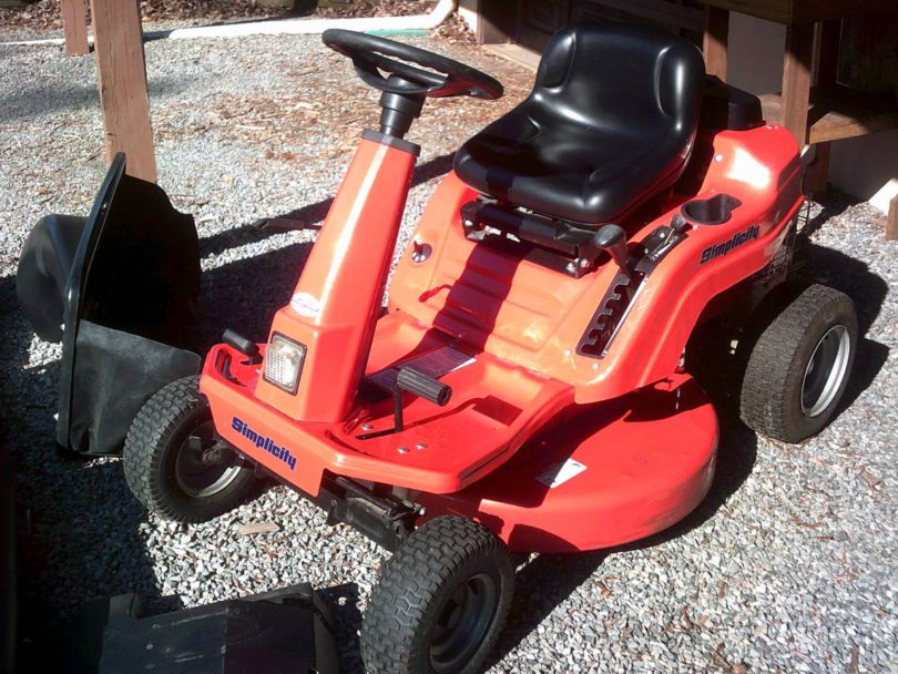 00y0y jHkJO8laXoK 0CI0t2 1200x900 810x608 Used Simplicity Cavalier 33 Rear Engine Riding Mower for Sale