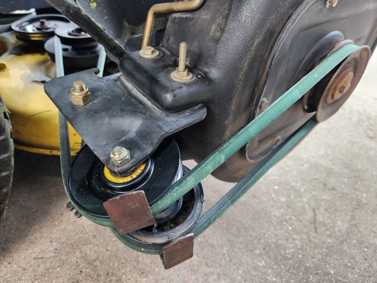 2011 John Deere F525 Riding Lawn Mower with Bagger 00000 f9JAFwCVrBS 0CI0t2 1200x900 2011 John Deere F525 Riding Lawn Mower with Bagger