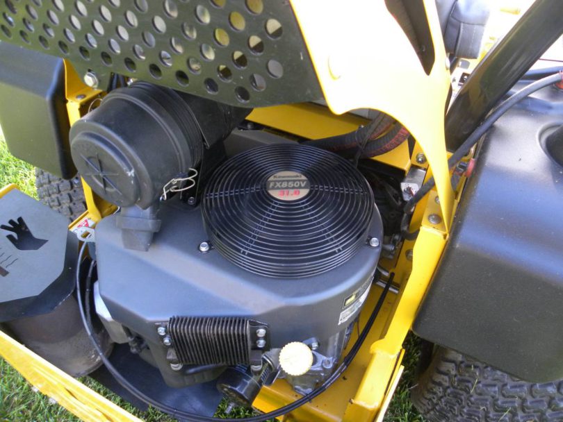 00D0D 5UDOEsLcOVZ 0CI0t2 1200x900 810x608 2011 Hustler Super Z Hyperdrive Zero Turn Riding Lawn Mower for Sale