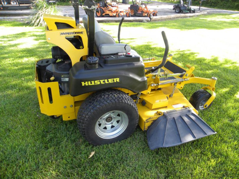 00E0E 3W2RdiHL5KN 0CI0t2 1200x900 810x608 2011 Hustler Super Z Hyperdrive Zero Turn Riding Lawn Mower for Sale