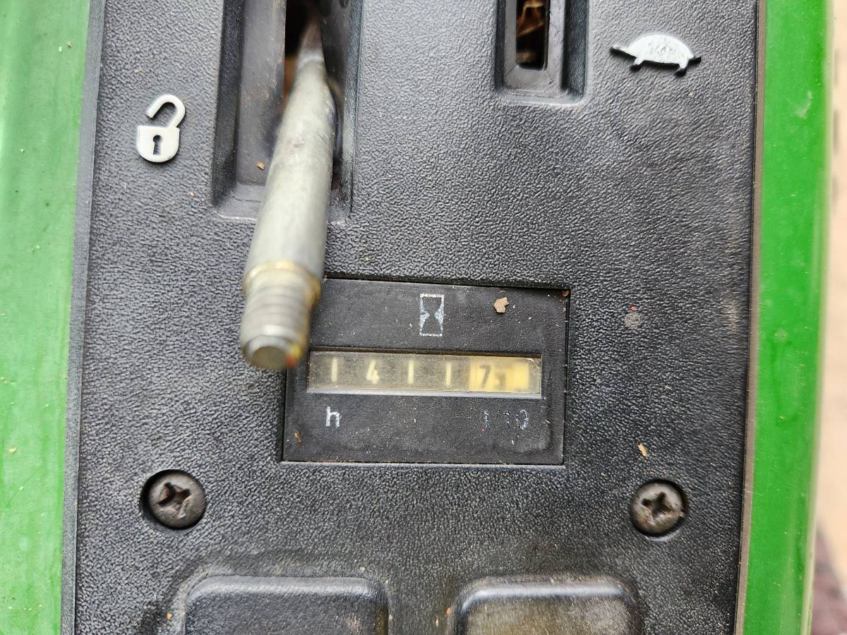 2011 John Deere F525 Riding Lawn Mower with Bagger 00H0H 2BXtq2yfIXy 0CI0t2 1200x900 2011 John Deere F525 Riding Lawn Mower with Bagger