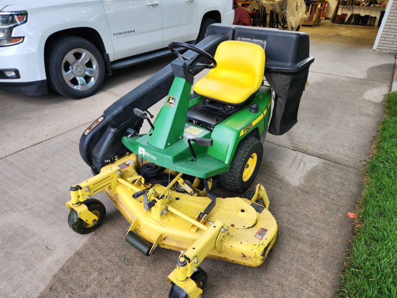 00P0P 7Ole6h311q9 0CI0t2 1200x900 810x608 2011 John Deere F525 Riding Lawn Mower with Bagger