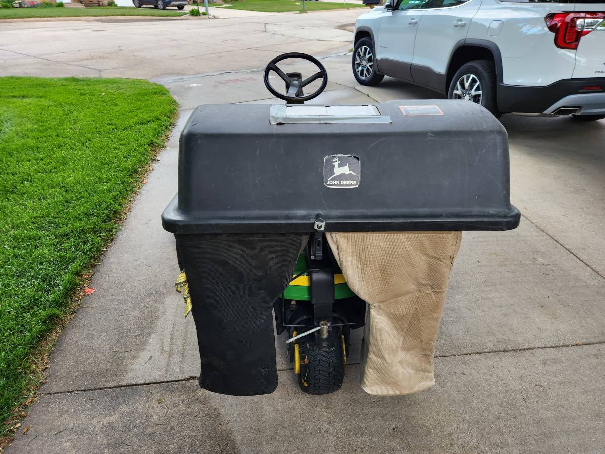 2011 John Deere F525 Riding Lawn Mower with Bagger 00Z0Z iFnZWnLt0AG 0CI0t2 1200x900 2011 John Deere F525 Riding Lawn Mower with Bagger