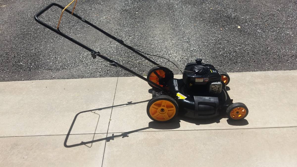 Used Poulan Pro Briggs & Stratton 500E Series 140cc OHV for sale