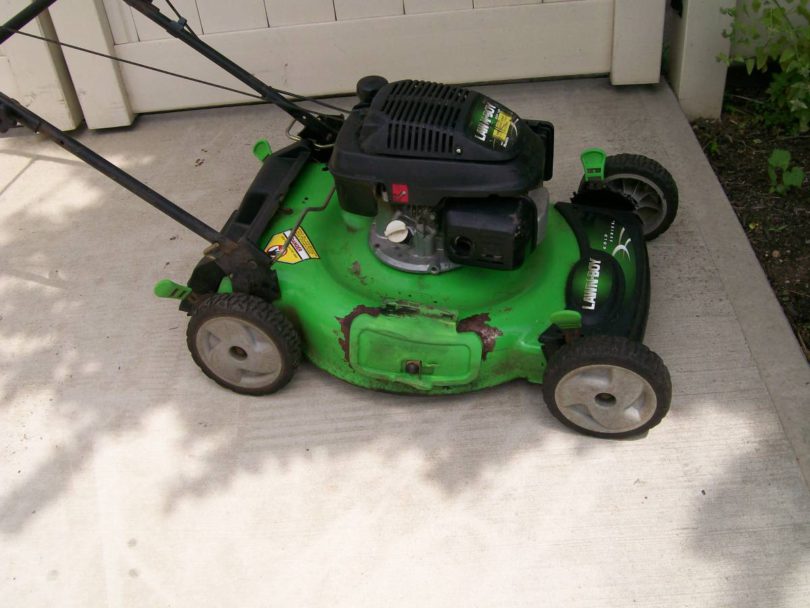 00A0A 9aojJ68oyaU 0CI0t2 1200x900 810x608 Used Lawn Boy Gold Series Mulching Push Lawn Mower