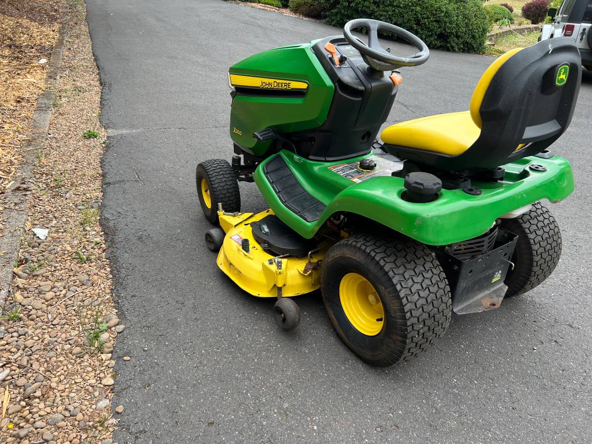 Used John Deere X300 Riding Lawn Mower 00v0v jrkY6WzV9yC 0CI0t2 1200x900 Used John Deere X300 Riding Lawn Mower
