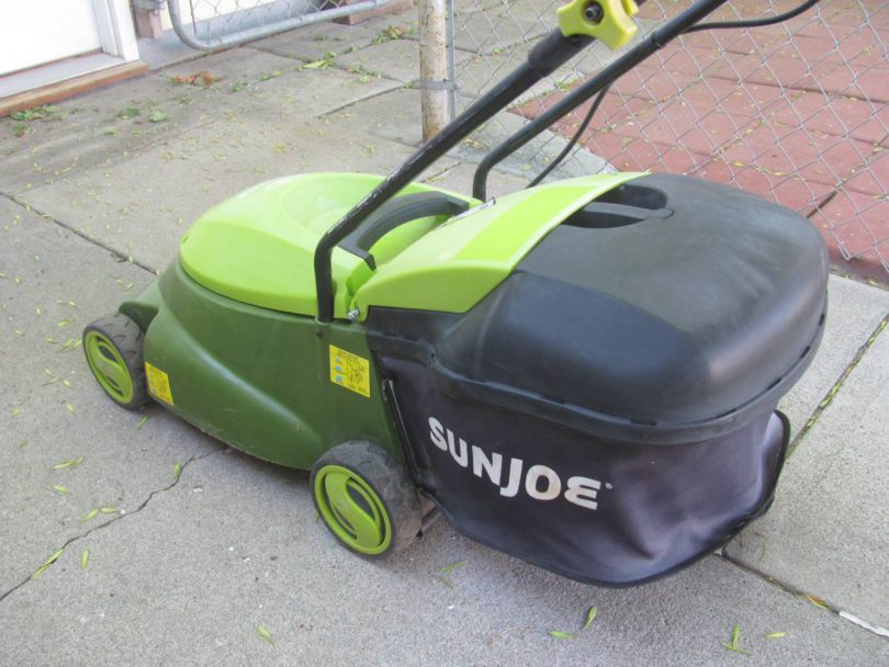 00707 akbQQPCv7Xd 0CI0t2 1200x900 810x608 Used 14 wide Cut SUNJOE Electric Push Lawn Mower for Sale
