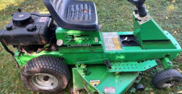 00S0S kbKbDpZhjmy 0CI0t2 1200x900 375x195 Used 30 in Lawn Boy rider 6 Speed riding mower