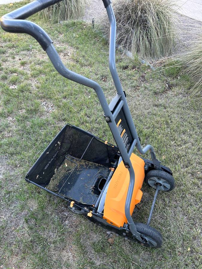 Fiskars StaySharp 18 in. Cut Manual Push Reel Mower with bag RonMowers
