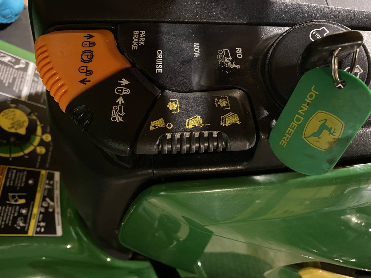 2011 John Deere X300 42 Inch Lawn Mower for Sale 00p0p l3BBPJfkXS8 1320MM 1200x900 2011 John Deere X300 42 Inch Lawn Mower for Sale