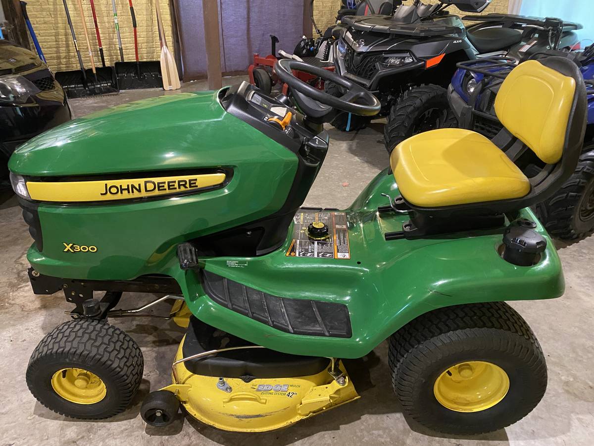 2011 John Deere X300 42 Inch Lawn Mower for Sale 00w0w cjA1bgm0sbX 1320MM 1200x900 2011 John Deere X300 42 Inch Lawn Mower for Sale