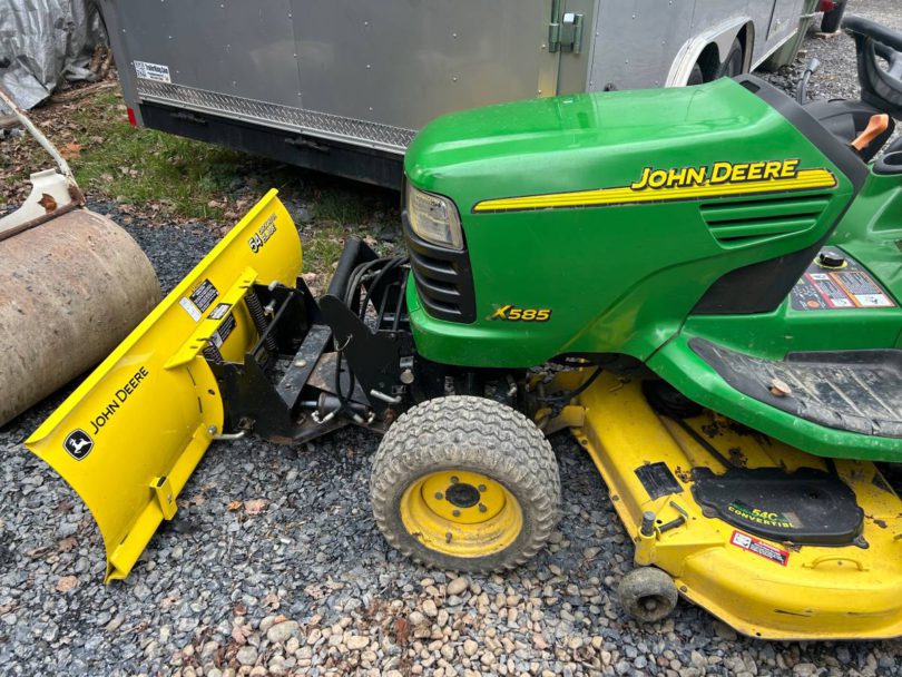 00u0u 2yner2f1AtF 0CI0t2 1200x900 810x608 John Deere x585 hydro 4x4 mower tractor