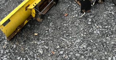 00v0v h3WSBVksTmr 0t20CI 1200x900 375x195 John Deere x585 hydro 4x4 mower tractor