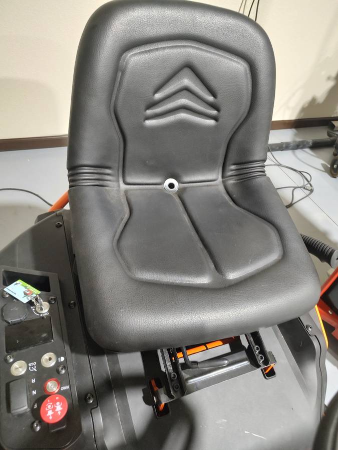 Like New YARD FORCE Vortex 48 volt Electric Riding Lawn mower 00202 iPaJYoRYgJi 0t20CI 1200x900 Like New YARD FORCE Vortex 48 volt Electric Riding Lawn mower