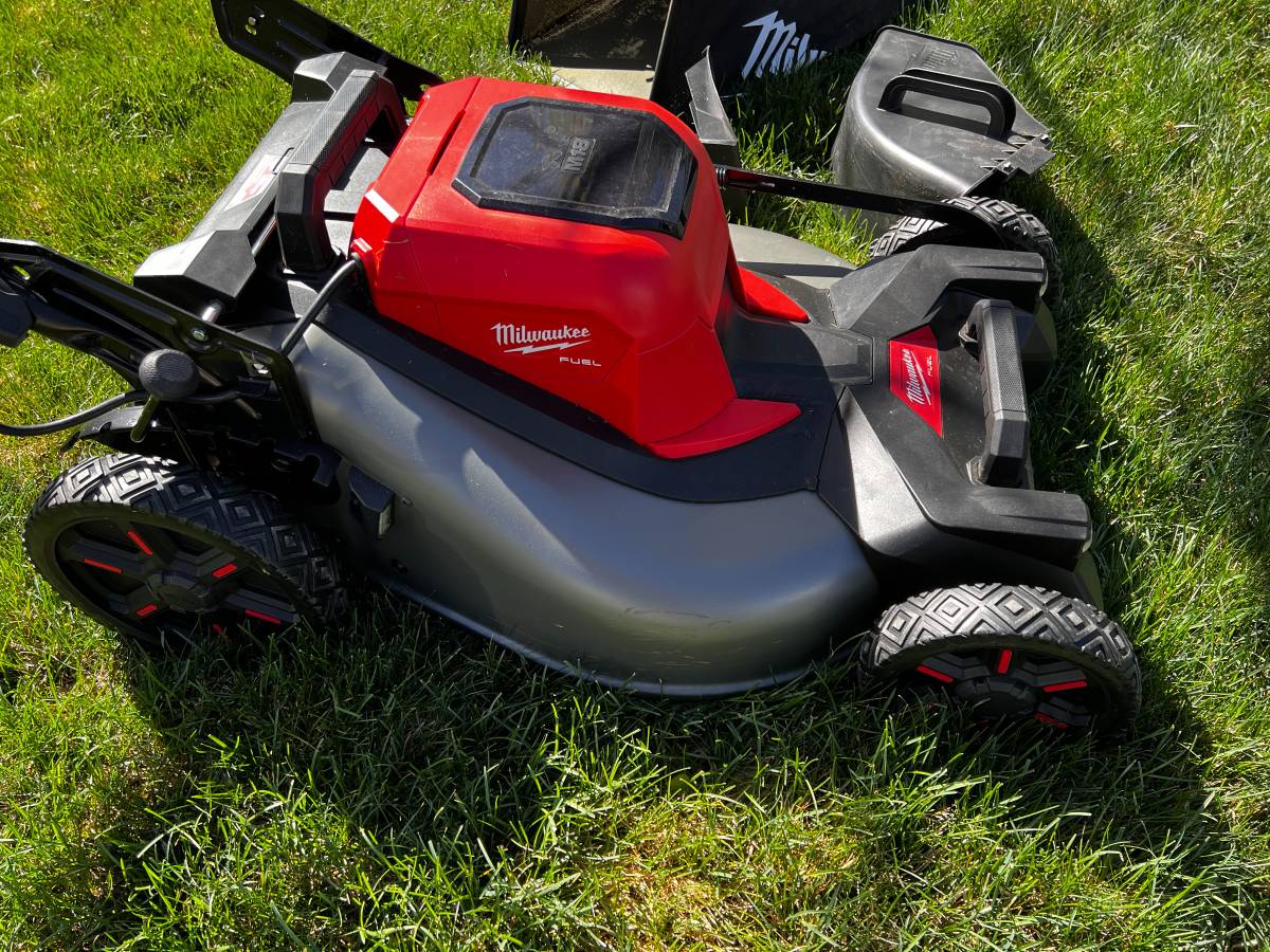 Used Milwaukee M18 Self Propelled Cordless Battery Lawn Mower 00505 krxyfuJc4Xt 0CI0t2 1200x900 Used Milwaukee M18 Self Propelled Cordless Battery Lawn Mower