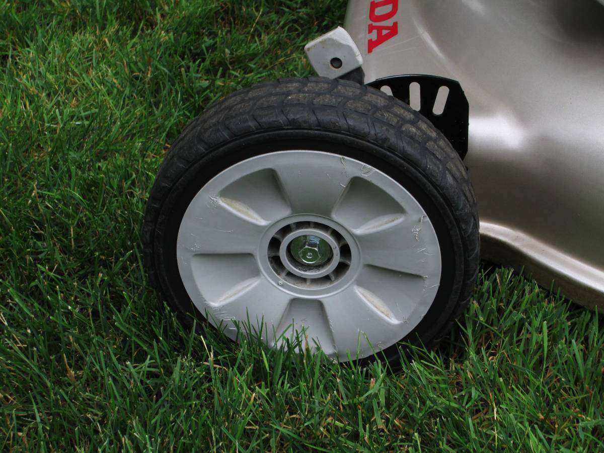 Honda HRR216 3 in 1 Self Propelled Mower with Auto Choke & Twin Blade System 00000 akOyfHU5QR3 0CI0t2 1200x900 Honda HRR216 3 in 1 Self Propelled Mower with Auto Choke & Twin Blade System