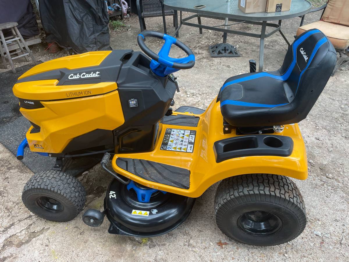 2021 Cub Cadet XT1 Enduro LT42E 42” Electric Lawn Mower for Sale 01010 5wjDQ073fza 0CI0t2 1200x900 2021 Cub Cadet XT1 Enduro LT42E 42” Electric Lawn Mower for Sale