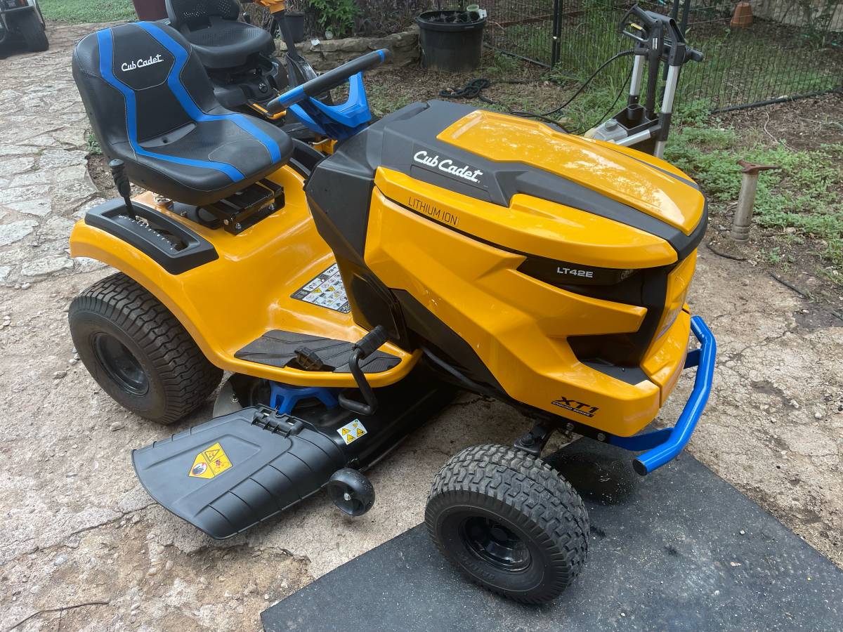 2021 Cub Cadet XT1 Enduro LT42E 42” Electric Lawn Mower for Sale 01717 fkOlfVQguEe 0CI0t2 1200x900 2021 Cub Cadet XT1 Enduro LT42E 42” Electric Lawn Mower for Sale