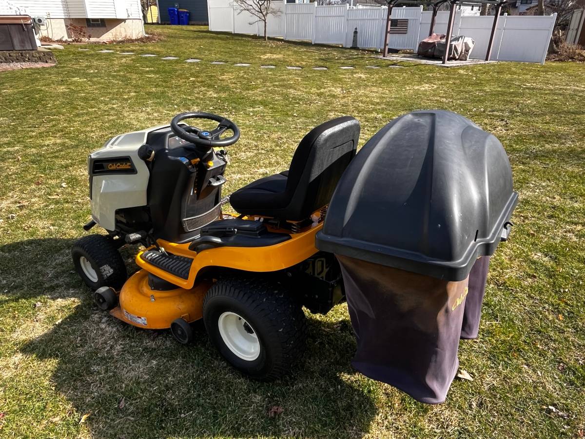 Cub Cadet LTX 1042 KW lawn mower for sale 00505 h8uWfcTCwFv 0CI0t2 1200x900 Cub Cadet LTX 1042 KW lawn mower for sale