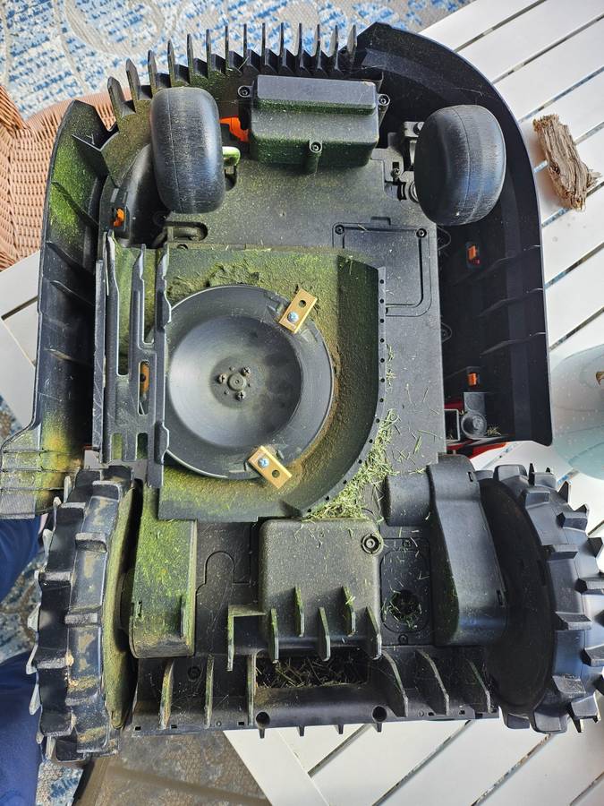 Used Worx Landroid WR147 M 1/4 Acre robotic lawn mower 00202 f8ruevHa5Yg 0t20CI 1200x900 Used Worx Landroid WR147 M 1/4 Acre robotic lawn mower