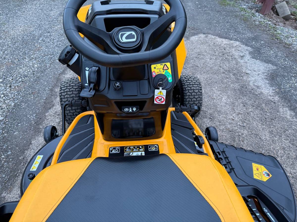 Pristine Cub Cadet LT46 Enduro Riding Lawn Mower for Sale 00L0L a62Wcdo8Wml 0kE0fu 1200x900 Pristine Cub Cadet LT46 Enduro Riding Lawn Mower for Sale