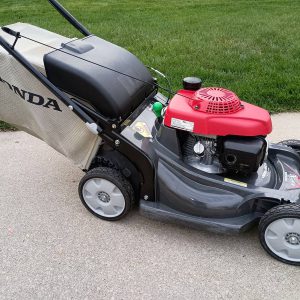 Used Honda HRX2175VKA rear drive mower with auto choke