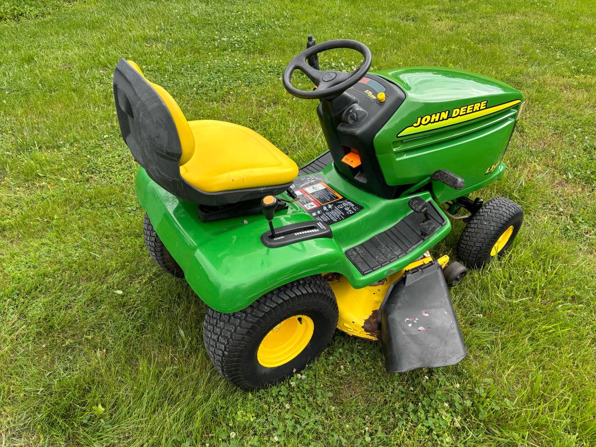 Used John Deere LX277 Riding Lawn Mower for Sale 00E0E ix338Xa4pao 0CI0t2 1200x900 Used John Deere LX277 Riding Lawn Mower for Sale