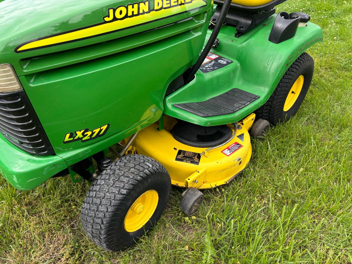 Used John Deere LX277 Riding Lawn Mower for Sale 00L0L 5p3lu7AfBXC 0CI0t2 1200x900 Used John Deere LX277 Riding Lawn Mower for Sale