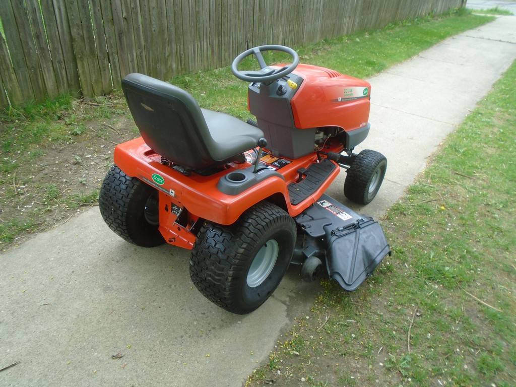 Used John Deere Scotts 2046H riding lawn mower tractor 00q0q gXKTcmxdY7c 0gw0co 1200x900 Used John Deere Scotts 2046H riding lawn mower tractor
