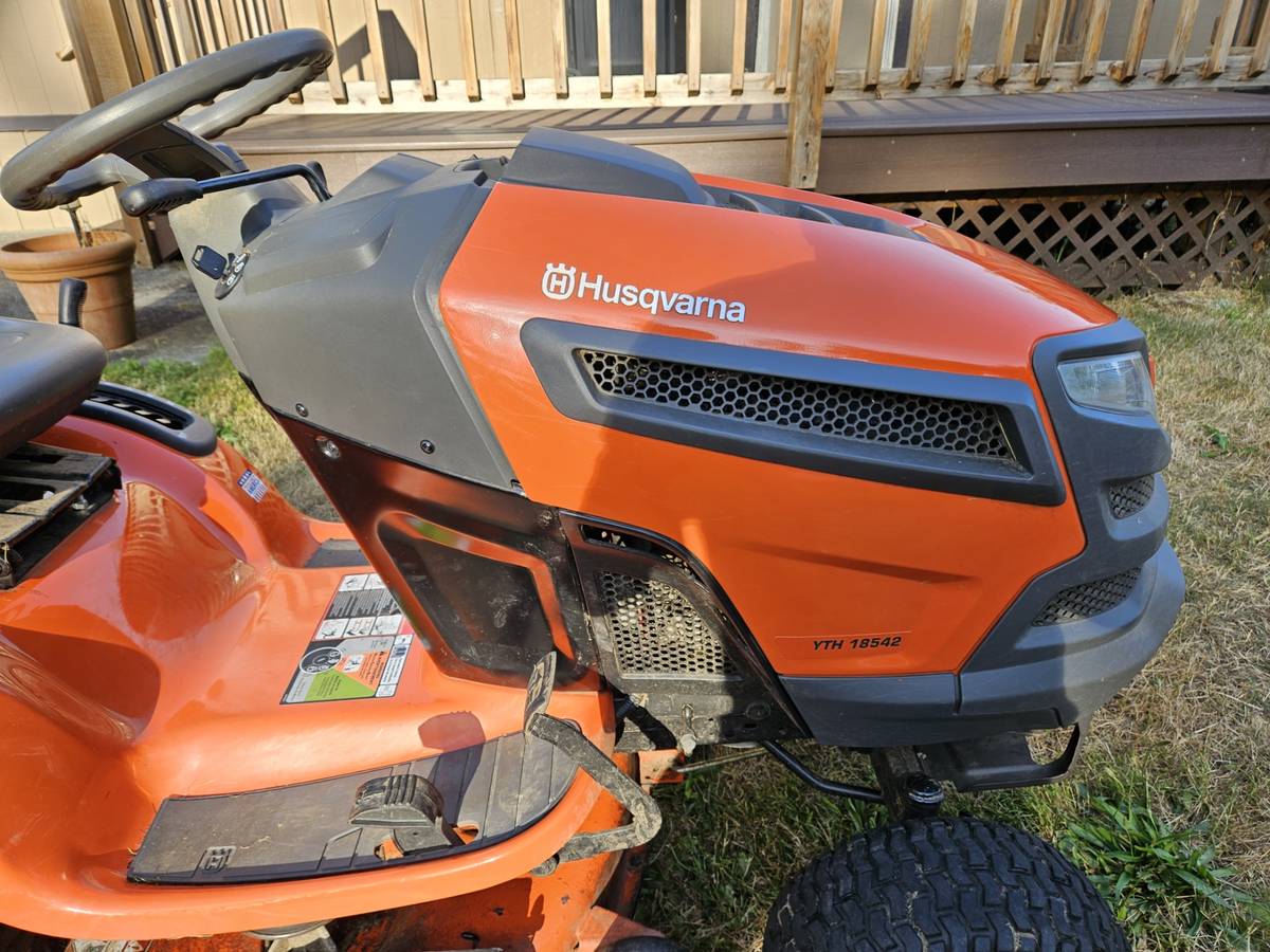 Used Husqvarna YTH 18542 Riding Lawn Mower 00O0O fewUXNivfeN 0tL0mk 1200x900 Used Husqvarna YTH 18542 Riding Lawn Mower