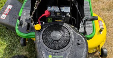 01717 iXOfEsq9QDs 0t20CI 1200x900 375x195 Used John Deere S100 riding lawn mower for Sale