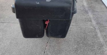 00404 e6a9J38brhp 0tb0CI 1200x900 375x195 Used Ariens RM1028 Riding gas lawn mower with bagger