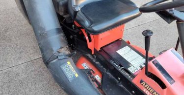 00V0V dsE5h5WOXOM 0sA0CI 1200x900 375x195 Used Ariens RM1028 Riding gas lawn mower with bagger