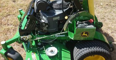 00F0F 4ZgwAX0P3kS 0t20CI 1200x900 375x195 2017 John Deere 652M QuikTrak Stand On Mower   52 Commercial Deck