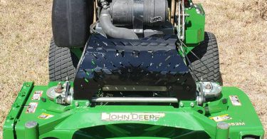 00b0b iE7Q3GcCBIQ 0t20CI 1200x900 375x195 2017 John Deere 652M QuikTrak Stand On Mower   52 Commercial Deck