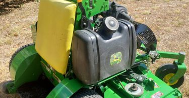 00o0o 72KqpBzE3r0 0t20CI 1200x900 375x195 2017 John Deere 652M QuikTrak Stand On Mower   52 Commercial Deck